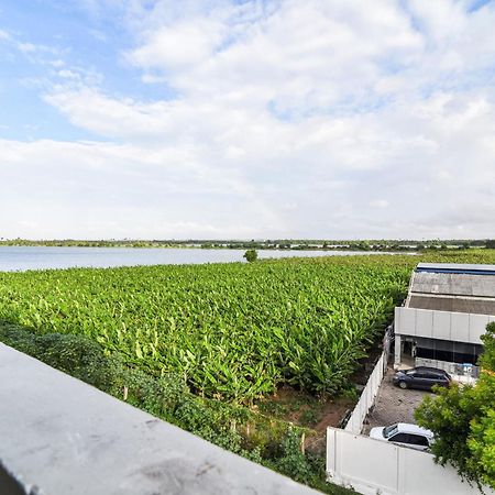 Oyo Flagship Lotus Lakeview Apartments Singānallūr Bagian luar foto