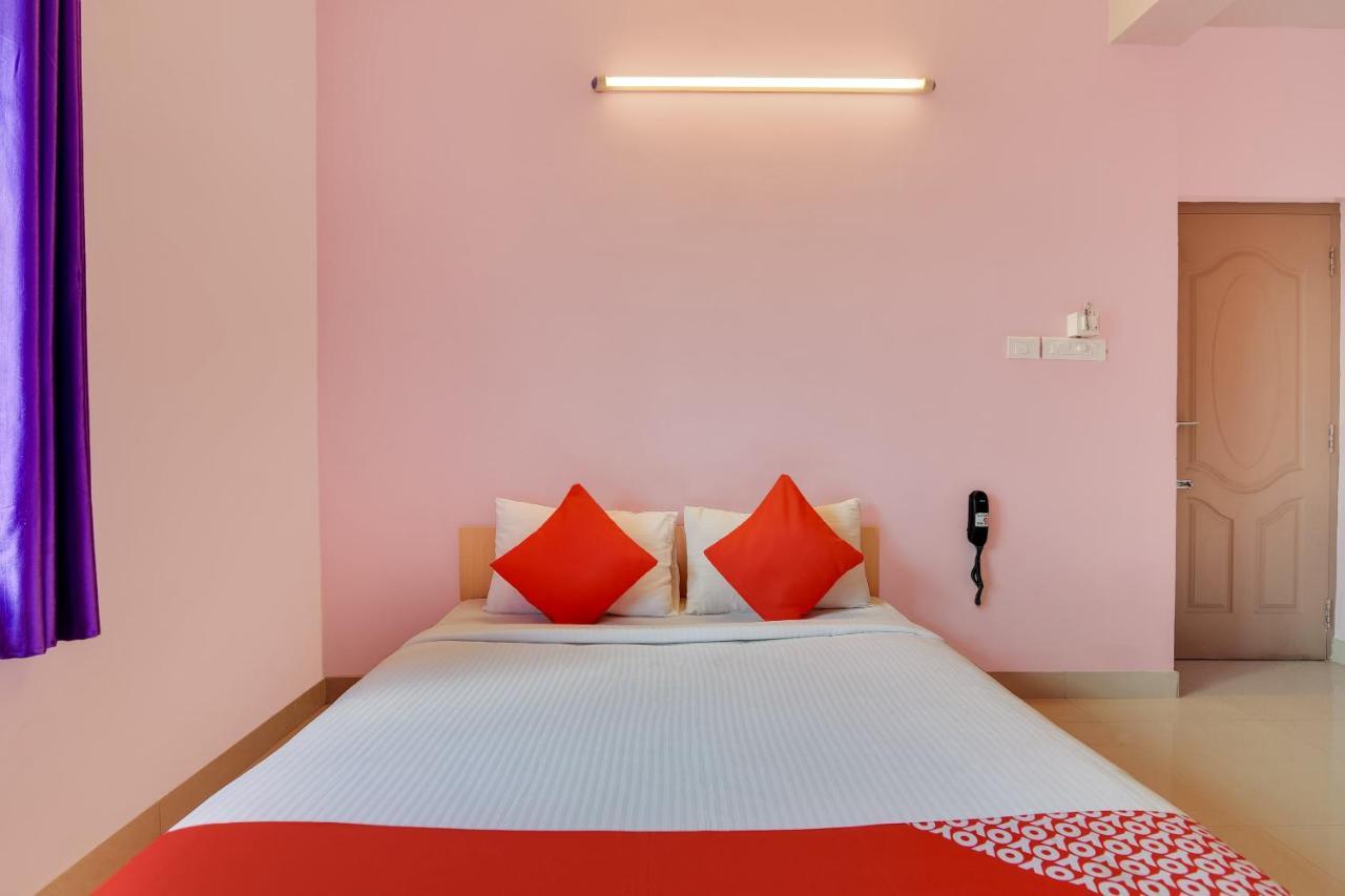 Oyo Flagship Lotus Lakeview Apartments Singānallūr Bagian luar foto