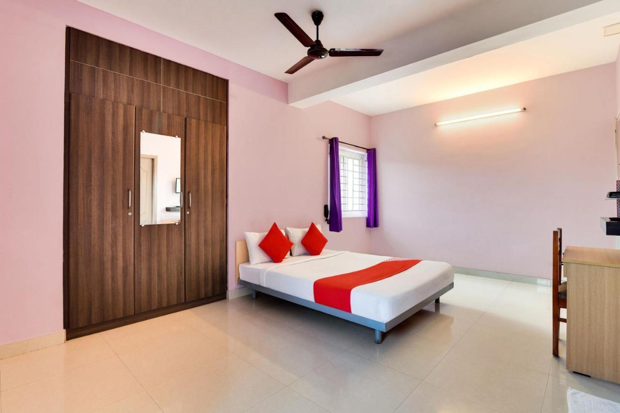 Oyo Flagship Lotus Lakeview Apartments Singānallūr Bagian luar foto