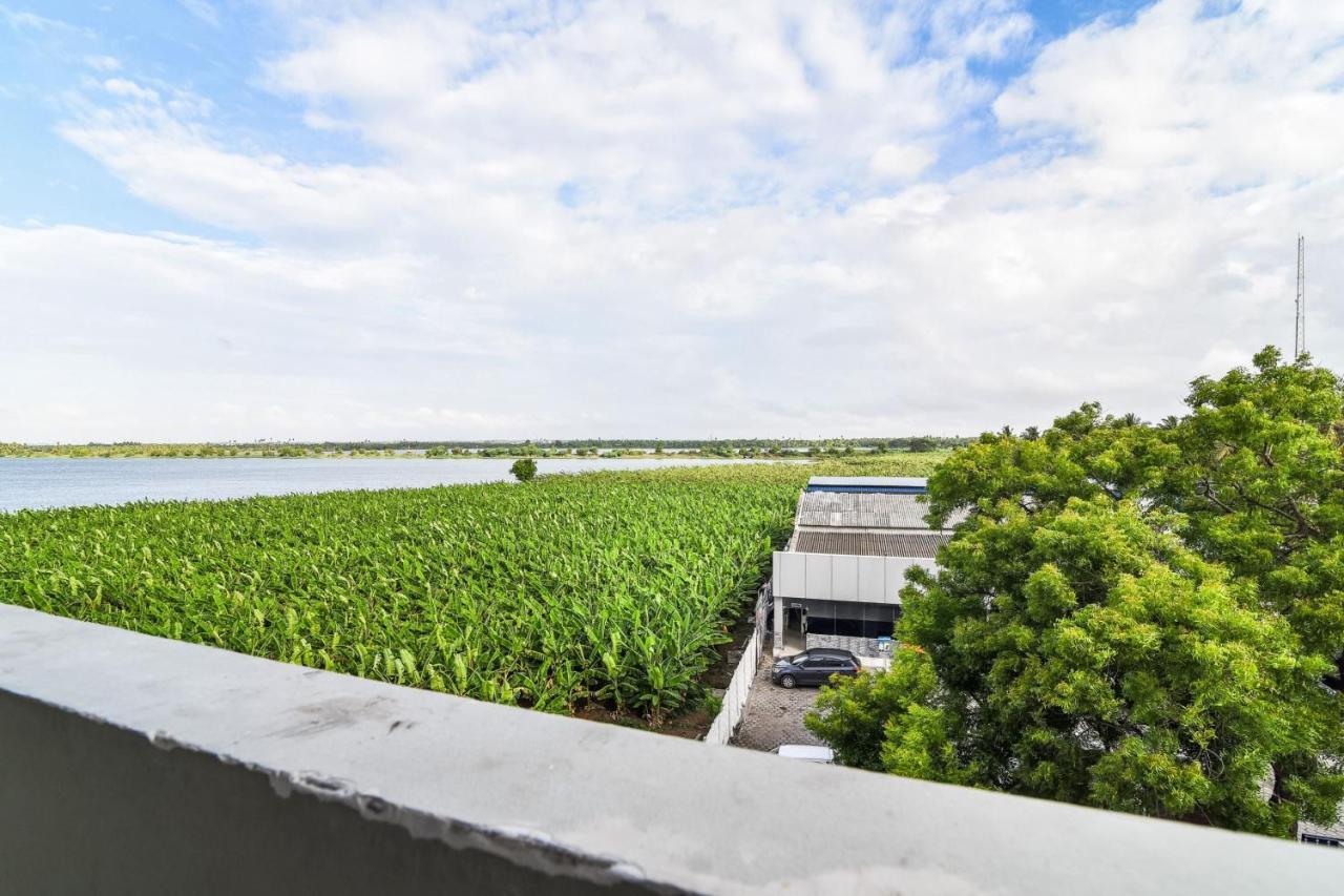 Oyo Flagship Lotus Lakeview Apartments Singānallūr Bagian luar foto