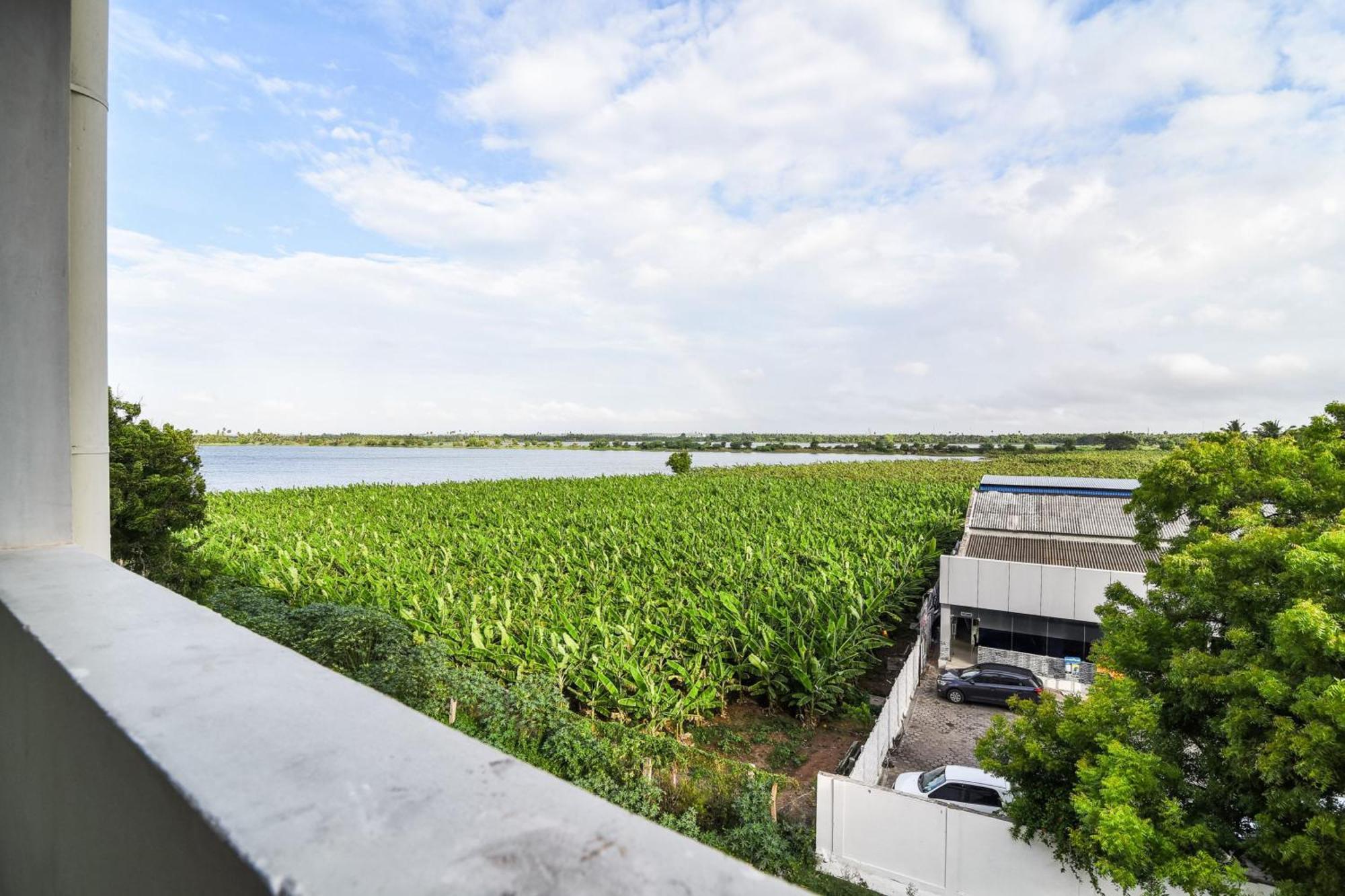 Oyo Flagship Lotus Lakeview Apartments Singānallūr Bagian luar foto