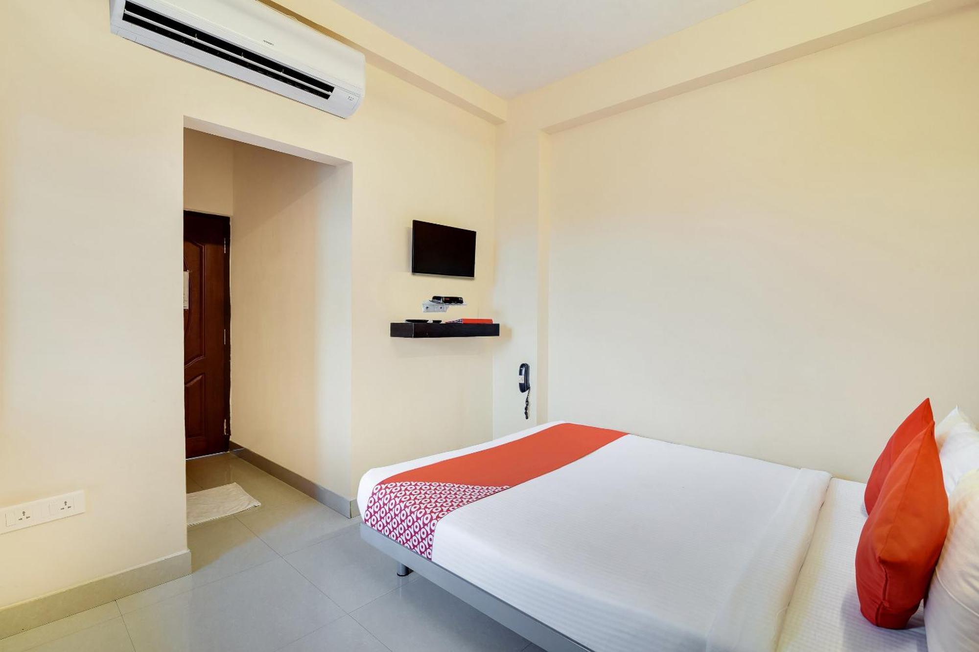Oyo Flagship Lotus Lakeview Apartments Singānallūr Bagian luar foto