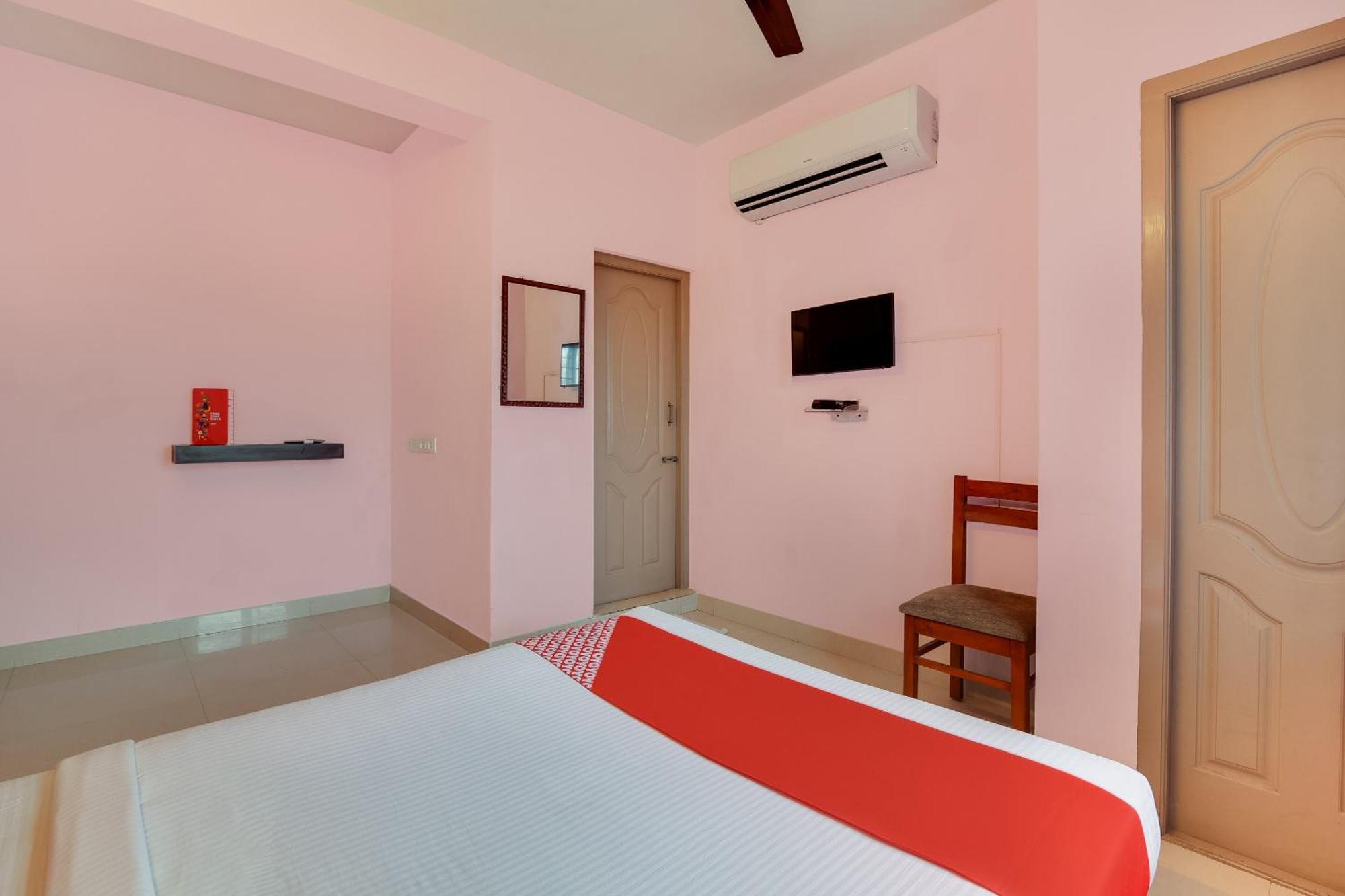 Oyo Flagship Lotus Lakeview Apartments Singānallūr Bagian luar foto